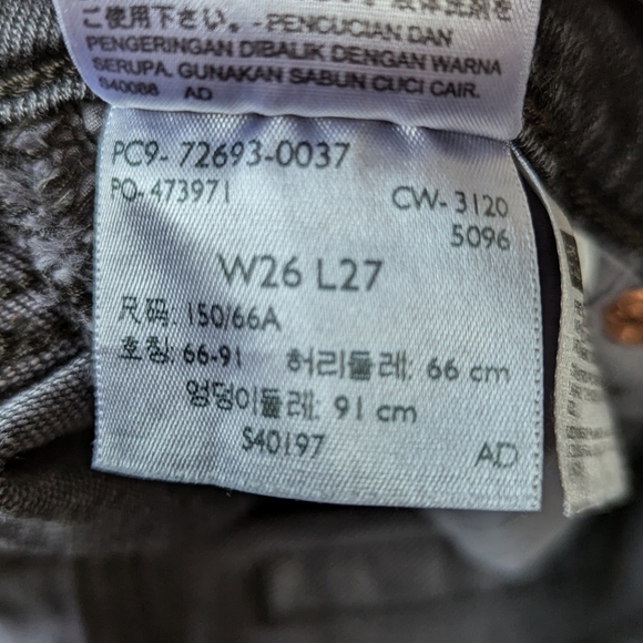 Levi's Ribcage Straight Black Jeans in Excellent Condition - Picture 9 of 10